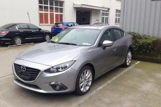 Sơn xe hoàn thiện bằng bạc sáng với hiệu ứng chói chói cho lớp phủ ô tô Mazda